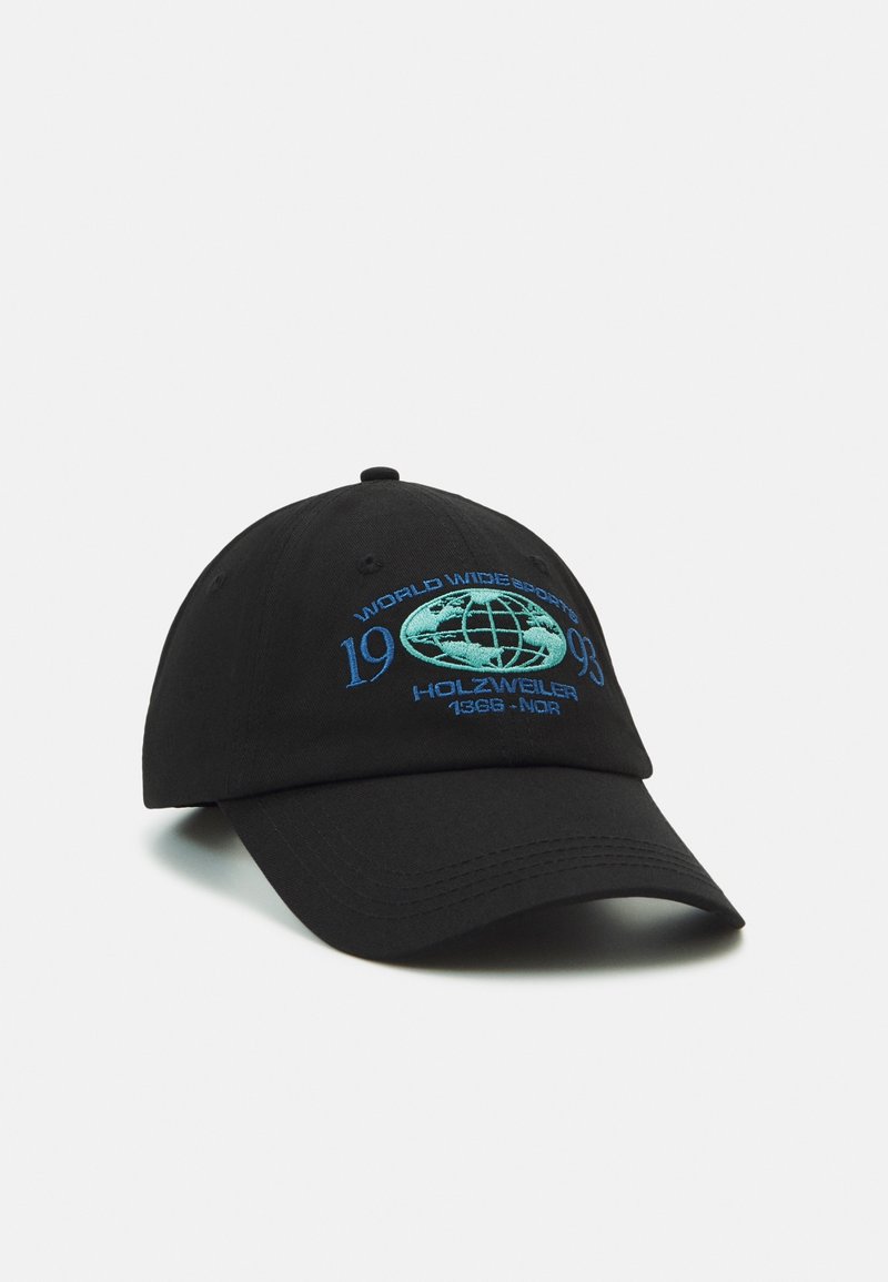 Casquette de baseball noire avec globe bleu brodé, texte « 1993 » et « Holzweiler 1366 - NOR » à l'avant.