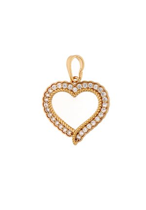 Arany szív alakú medál csavart kötélmintával, kis kör alakú gyémántok szegéllyel díszítve, és arany akasztóval a rögzítéshez.