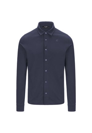 Camicia a manica lunga blu navy con design aderente, chiusura con bottoni e colletto aperto. Tessuto testurizzato con un discreto dettaglio del logo sul petto.