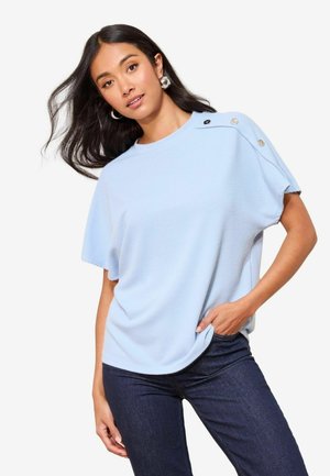 REGULAR FIT - BUTTON DETAIL SHORT SLEEVE - Trükipildiga T-särk - blue