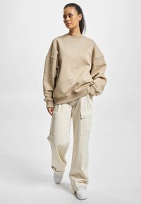 DEF CREWNECK - Bluză de molton - dust