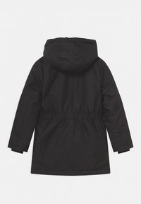 Veste d'hiver noire à capuche, manches longues, taille élastique et vue arrière droite sur fond blanc.