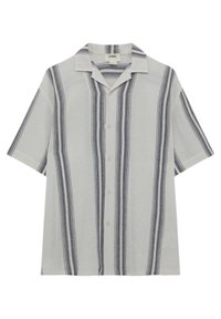 Chemise à manches courtes avec boutons, rayures verticales grises et blanches, col classique, posée à plat sur fond blanc.
