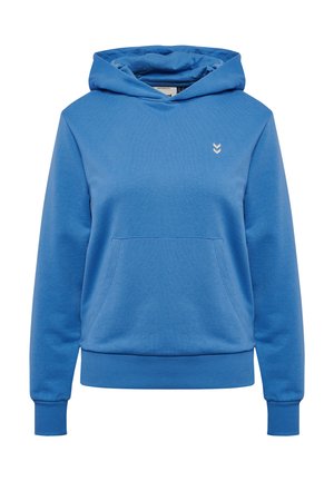 Blå huva-tröja i mjukt material med en kenguruficka, ribbade ärmslut och en liten chevron-logotyp på bröstet.