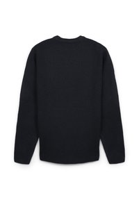 Schwarzer Pullover mit rundem Ausschnitt, langen Ärmeln und einem strukturierten Strickmuster. Keine sichtbaren Marken oder auffällige Hardware-Details.