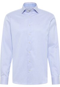 Lichtblauw overhemd met lange mouwen en fijne witte strepen, klassieke kraag en knoopsluiting aan de voorkant. Voorzien van ronde manchetten en een gladde stoftextuur.