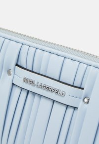 KARL LAGERFELD MEDIUM KUSHION ZIP - Denarnica - arctic blue