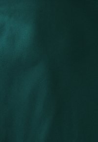 Unselected, emerald