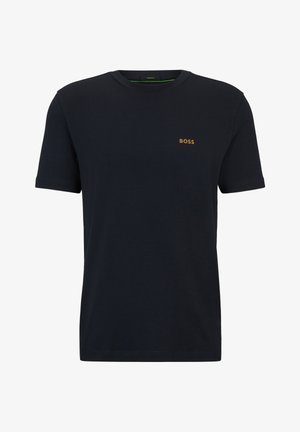 Tricou din bumbac de culoare bleu marin, cu mâneci scurte, guler rotund și un mic logo auriu "BOSS" pe piept. Textură netedă, stil casual.