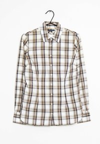 Camisa de cuadros de manga larga con base blanca y cuadros marrones y negros, con botones en la parte delantera y un cuello clásico. Fabricada con un tejido ligero.
