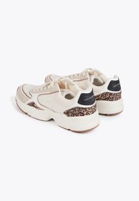 LOLA CASADEMUNT Tenisky - off white