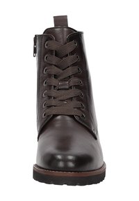 Bottines en cuir marron avec lacets, dotées d'une fermeture éclair à l'avant, d'une finition texturée, d'un bout rond et d'une semelle en caoutchouc.