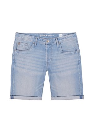 Bermuda in denim azzurro chiaro con risvolti, dotate di chiusura con bottone e zip, tasche anteriori e vita con marchio.