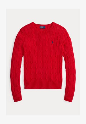 Rød strikkegenser med kabelmønster, rund hals, lange ermer og ribbestrikkede mansjetter og kant. Lite blått logo på brystet.