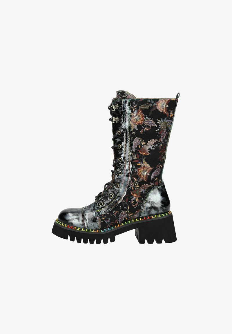 Stivale da combattimento nero con lacci, motivo floreale, tacco spesso e cuciture colorate lungo la suola.