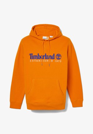 Sudadera naranja hecha de una mezcla de algodón, con un bolsillo frontal, capucha con cordón y el logotipo bordado "Timberland ESTABLECIDO 1973" en azul.