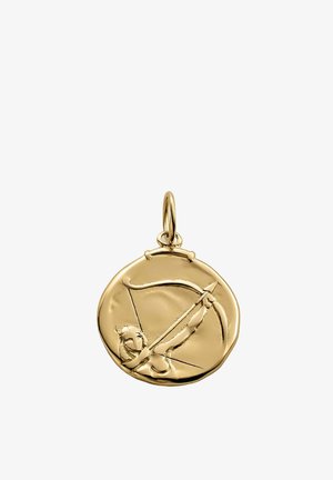 Colgante circular de oro con un diseño de arquero en relieve, que muestra un arco y una flecha. Textura suave y acabado pulido. Pequeño lazo para sujeción.