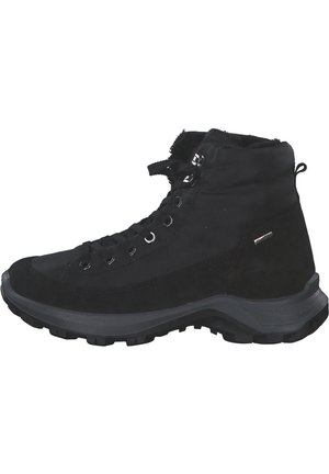 Scarponi da trekking neri con tomaia in suede, suola in gomma, design alto, occhielli in metallo e linguetta sul retro per indossarli facilmente.