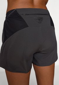 Dynafit ALPINE PRO SHORTS - Pantalón corto de deporte - black out