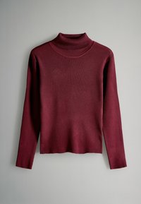 Burgundiapunane soonikkoesav kaelusega kampsun, millel on pikad varrukad ja küljetõmblused ääres, tekstuurse kanga ja keha järgiva lõikega.