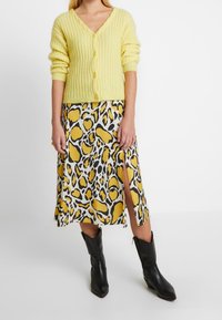 Gestuz Kofta - yellow