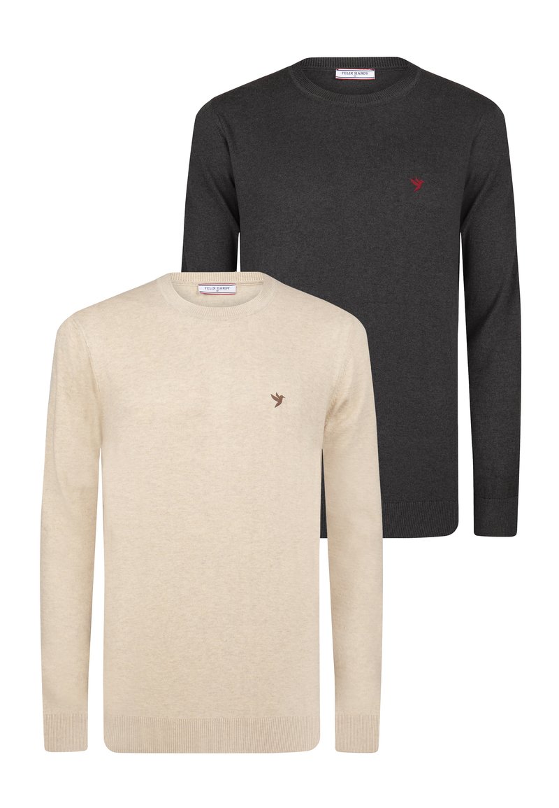 Twee sweaters met lange mouwen en ronde hals, één beige met een bruin vogellogo, één donkergrijs met een rood vogellogo, tentoongesteld op een witte achtergrond.