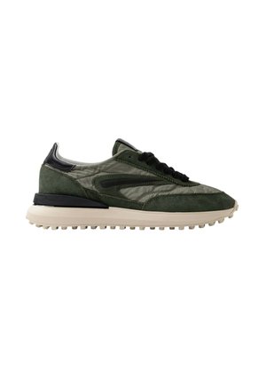 Sporty lav top sneaker i mørkegrøn ruskind og nylon med sorte snørebånd og en tyk off-white gummisål.