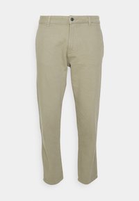 Pantaloni in cotone khaki con vestibilità dritta, dotati di chiusura con bottone, passanti per cintura e senza motivi visibili. Texture liscia e design pulito.