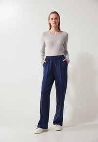 Anna Field by Zalando SOFT JOGGER - Tracksuit bottoms - dark blue