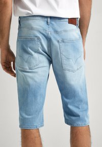 Bermuda Poches Bleu Pepe Jeans Homme - 2449931-bleu00 Bermuda Poches Bleu Pepe Jeans Homme - 2449931-bleu00