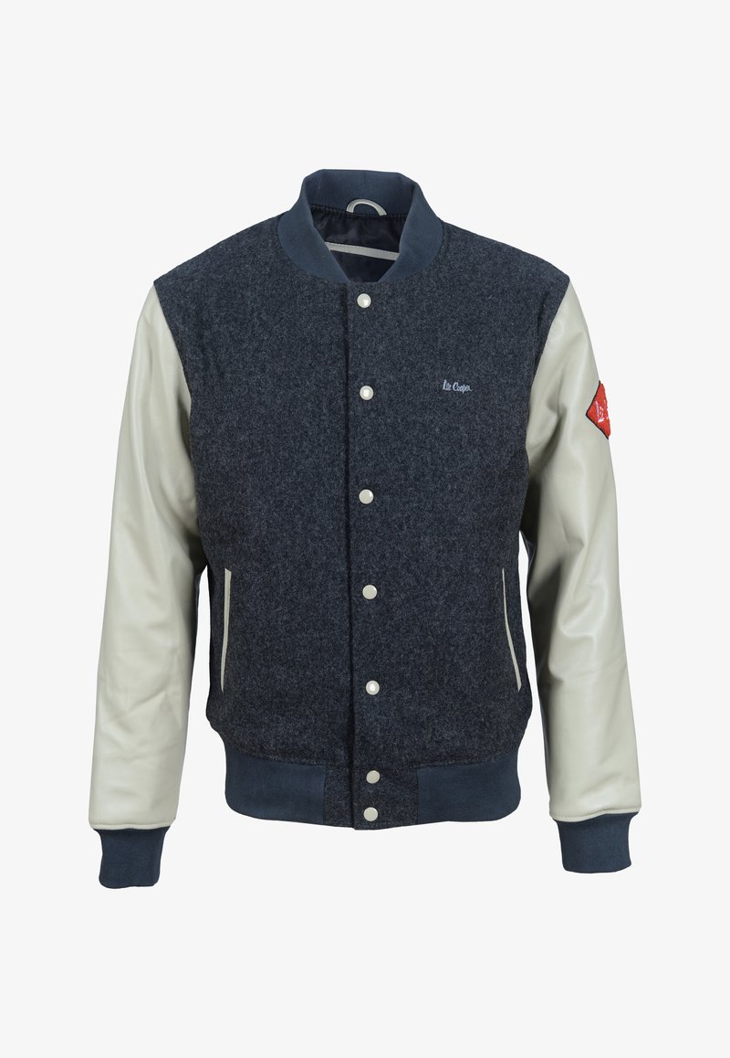 Giacca varsity in misto lana con corpo di colore blu navy scuro e maniche in pelle color crema. Presenta bottoni a scatto, tasche laterali e polsini a coste.