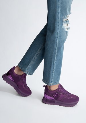 Sneakers - purple