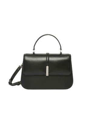 Borsa a mano in pelle nera con forma rettangolare, manico superiore e tracolla rimovibile. Presenta una chiusura a patta anteriore e sottili dettagli in metallo argentato.
