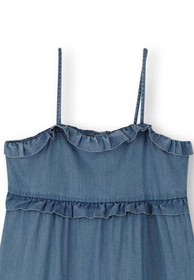Blauwe denim mouwloze jurk met dunne bandjes en gerimpelde details langs de halslijn en taille.