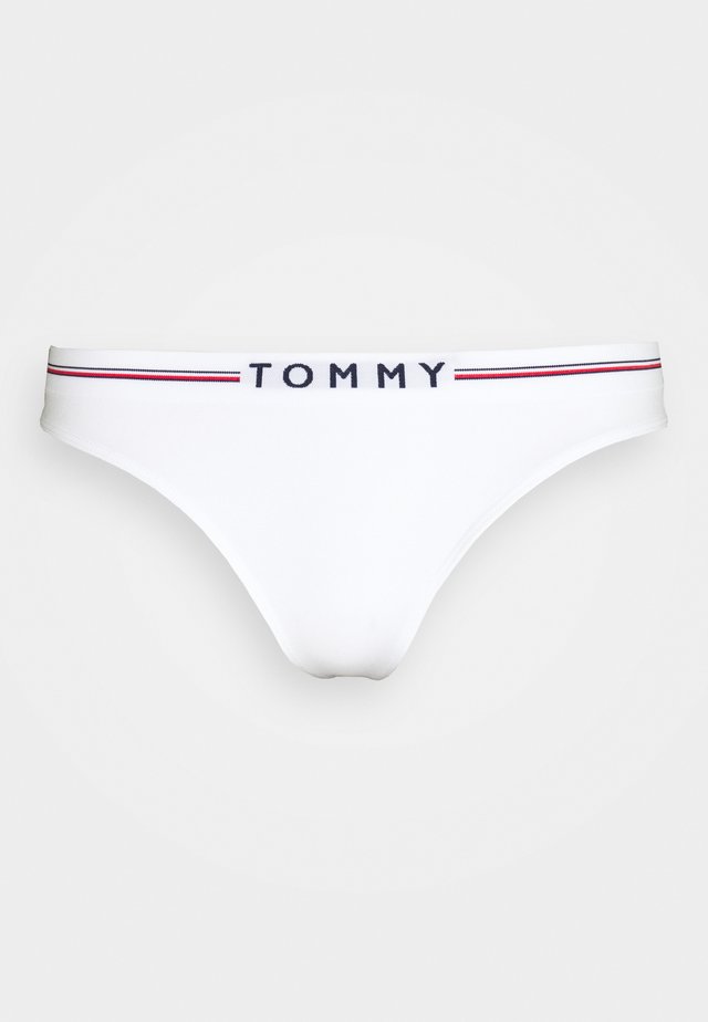 SEAMLESS THONG - String - white