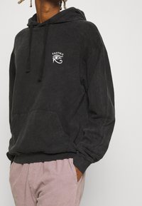 Kaotiko Jersey con capucha - black