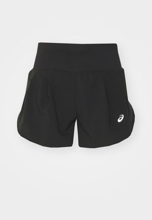 Zwarte sportshorts met een brede tailleband, geplooid ontwerp en een klein wit logo accent aan de linkerkant onderaan. Zacht, lichtgewicht materiaal.