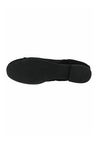 Sole di scarpa nera piatta con una finitura liscia e texturizzata. Presenta una forma arrotondata e dettagli numerici in rilievo. Design minimalista.