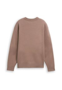 Brauner langärmeliger Strickpullover mit gerippten Bündchen, Saum und Rundhalsausschnitt, von hinten auf einem weißen Hintergrund gezeigt.