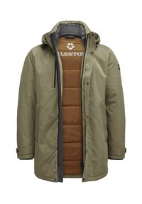 Olivgrüner Parka mit herausnehmbarer brauner gefütterter Innenjacke. Verfügt über einen Reißverschluss, eine verstellbare Kapuze und Druckknöpfe an den Ärmeln.
