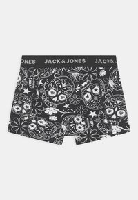 Svarta boxertrosor med ett vitt skelett- och blommönster, elastisk midja med 'JACK & JONES'-logotyp, slät tygkänsla.