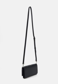 Calvin Klein Jeans QUILTED LONGFOLD STRAP - Borsa a tracolla - black