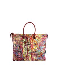 Sac fourre-tout coloré avec un motif abstrait en rouge, jaune et bleu. Possède deux poignées marron et des accents en métal noir. Tissu texturé.