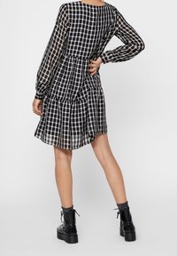 Pieces Vapaa-ajan mekko - black