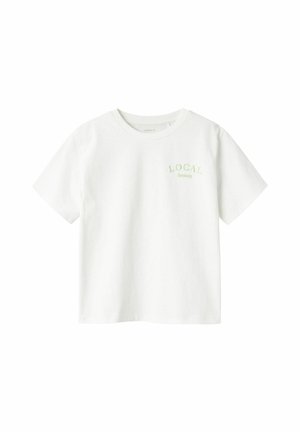 Witte katoenen t-shirt met korte mouwen en een ronde hals. Heeft groene tekst met de woorden "LOKALE landbouw" op de borst.