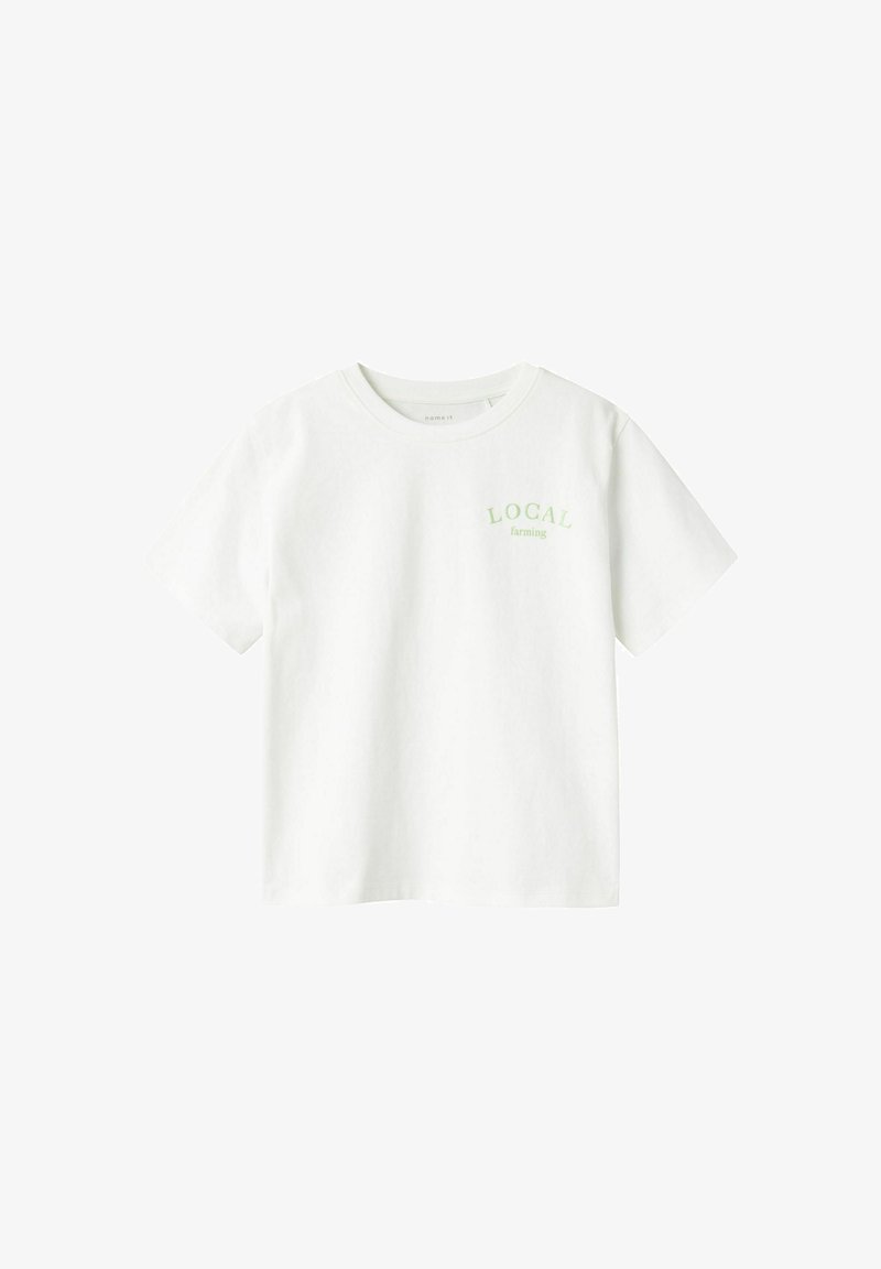 Biała bawełniana koszulka z krótkim rękawem i okrągłym dekoltem. Na piersi zielony napis "LOKALNE rolnictwo".