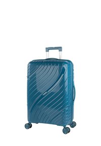 Maleta rígida en color azul verdoso oscuro con acabado texturizado de ondas, asa retráctil y cuatro ruedas giratorias para facilitar la maniobrabilidad.