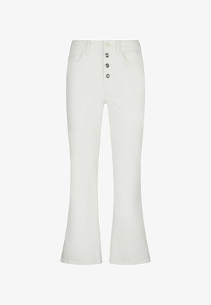 Jeans acampanados blancos fabricados en denim, con un cierre frontal de cinco botones y dos bolsillos traseros. Textura suave sin adornos visibles.