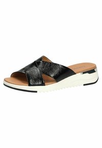 Infradito neri con cinturini incrociati metallici, una soletta imbottita color marrone chiaro e una suola bianca a zigzag per una migliore aderenza.