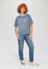 QS - T-shirt z nadrukiem